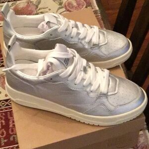 Steve Madden Everlie lace up platform sneakers silver leather upper size 7.5 new